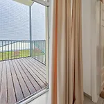 Spacious 3-Bedroom Retreat With Balcony For 8 Near Millennium Tower