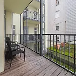 Spacious 3-Bedroom Retreat With Balcony For 8 Near Millennium Tower