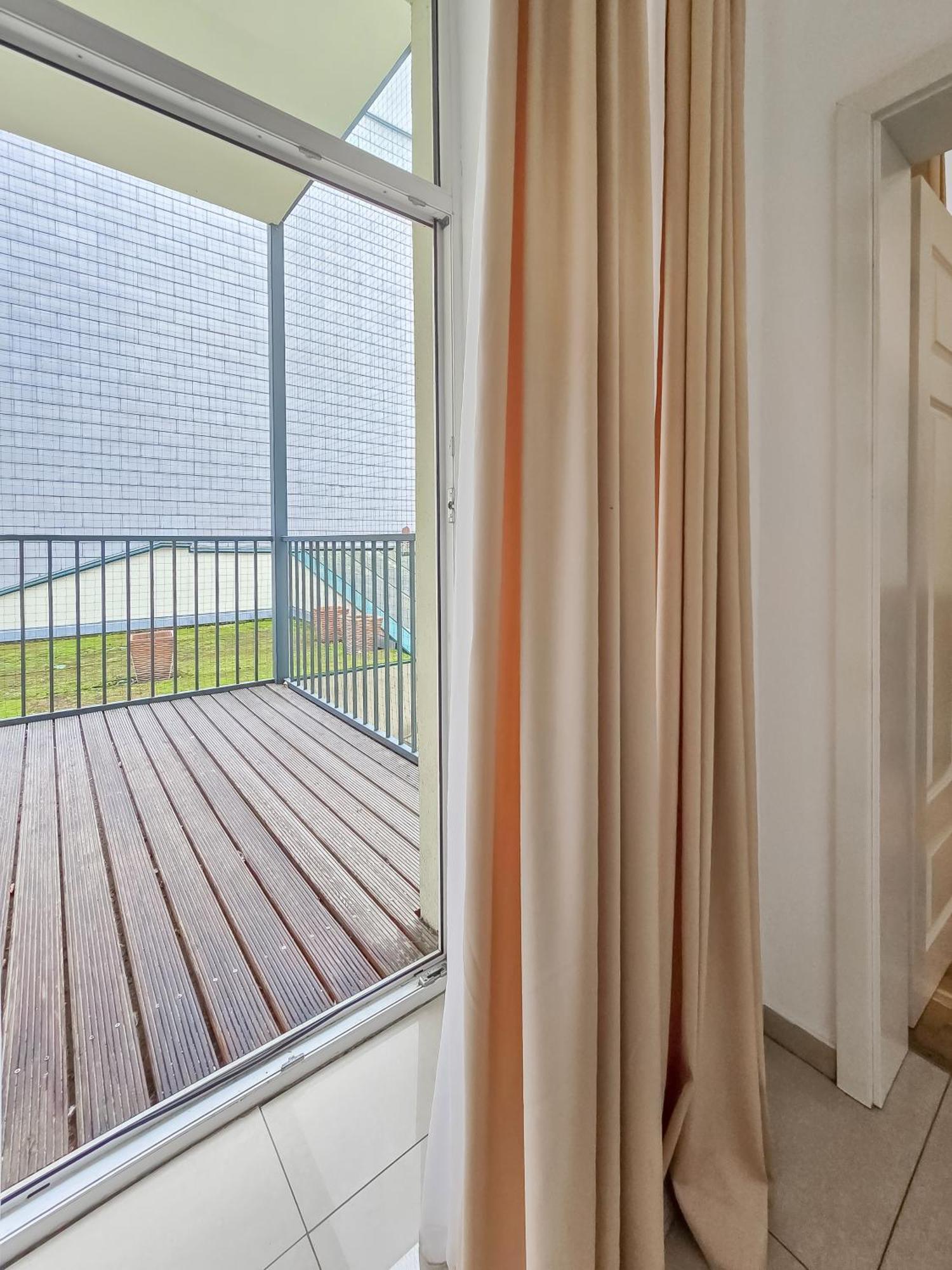 Spacious 3-bedroom Retreat With Balcony For 8 Near Millennium Tower Wien