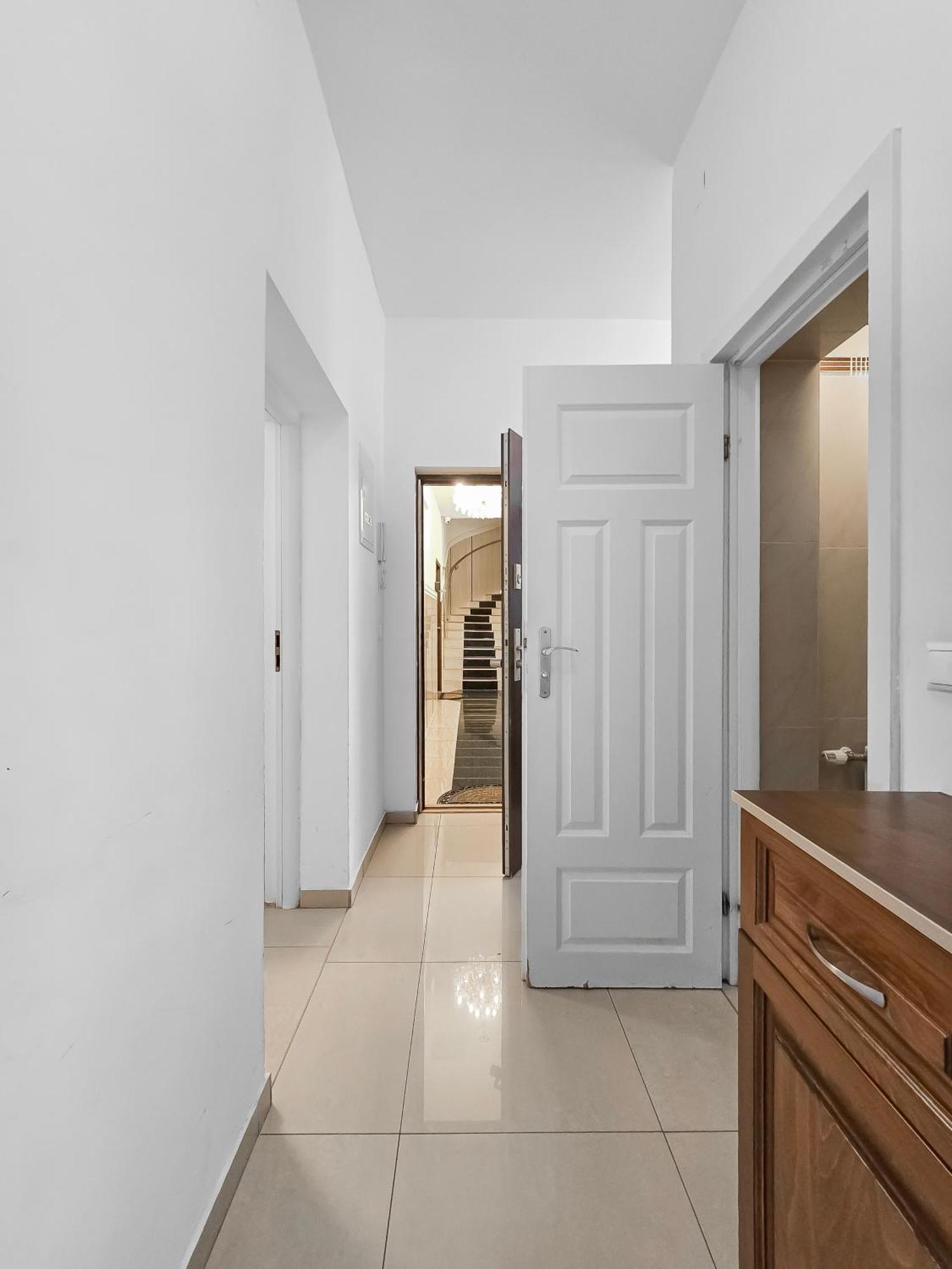 Spacious 3-bedroom Retreat With Balcony For 8 Near Millennium Tower Apartment Wien