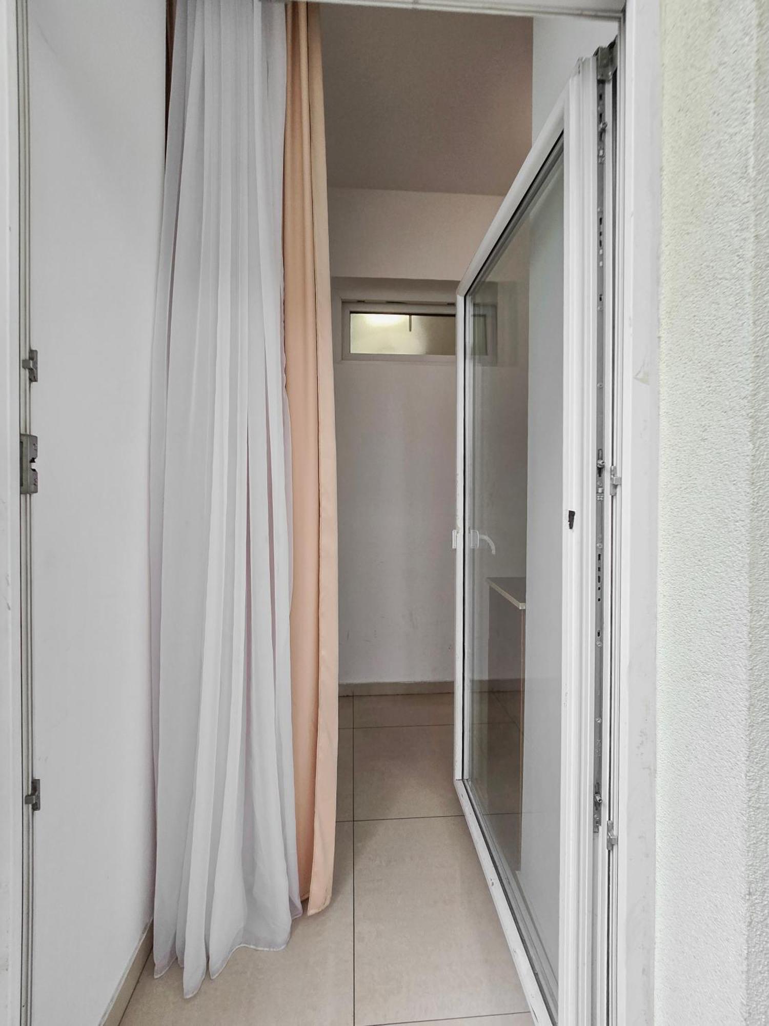 Apartment Spacious 3-bedroom Retreat With Balcony For 8 Near Millennium Tower *