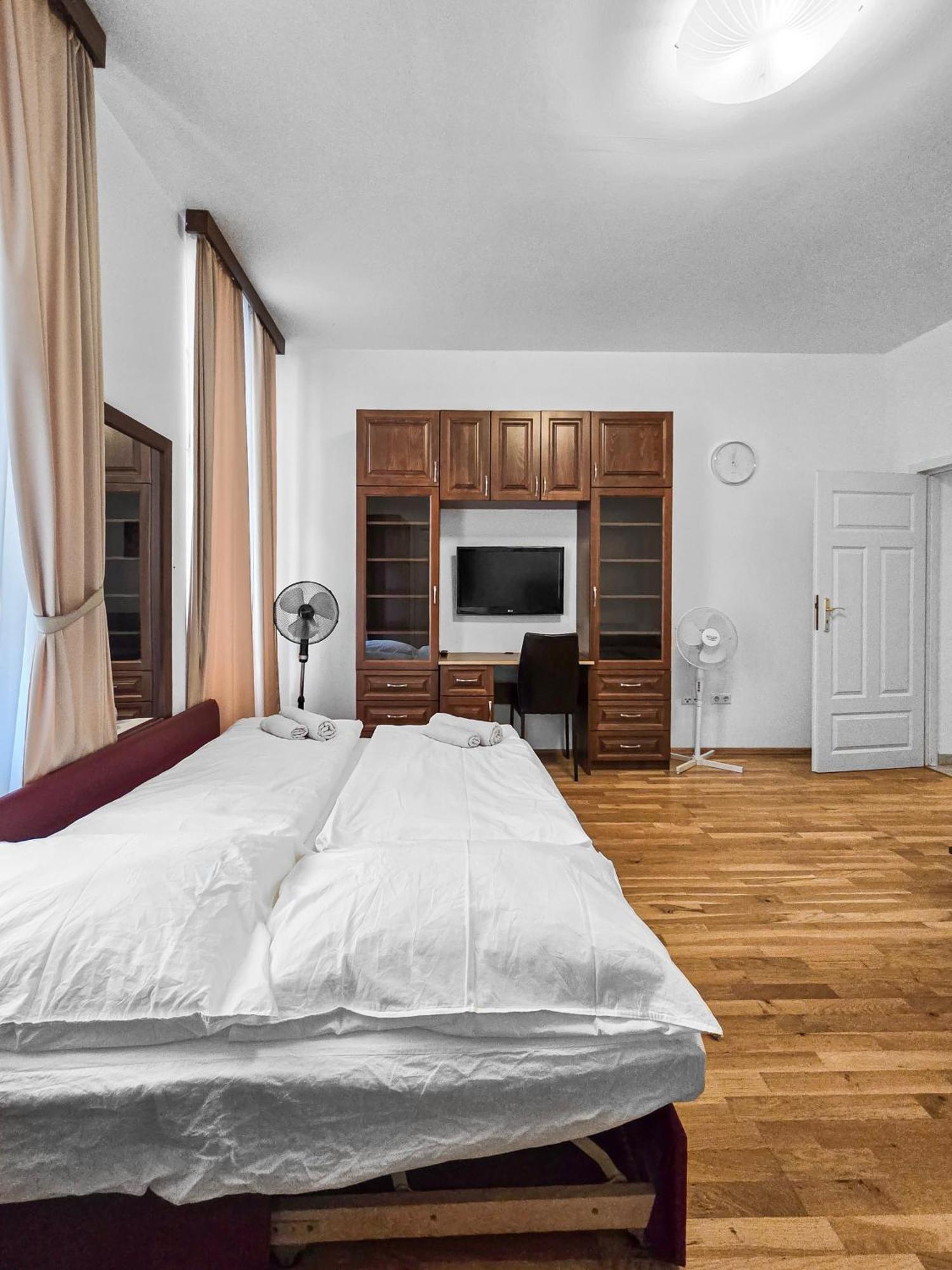 Spacious 3-bedroom Retreat With Balcony For 8 Near Millennium Tower Apartment Wien